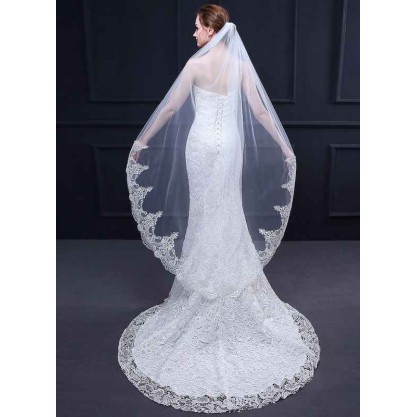 One-tier Lace Applique Edge Waltz Bridal Veils With Lace