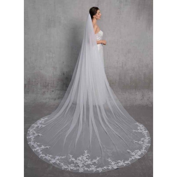 One-tier Lace Applique Edge Cathedral Bridal Veils With Lace