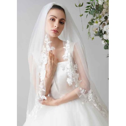 Two-tier Lace Applique Edge Fingertip Bridal Veils With Lace