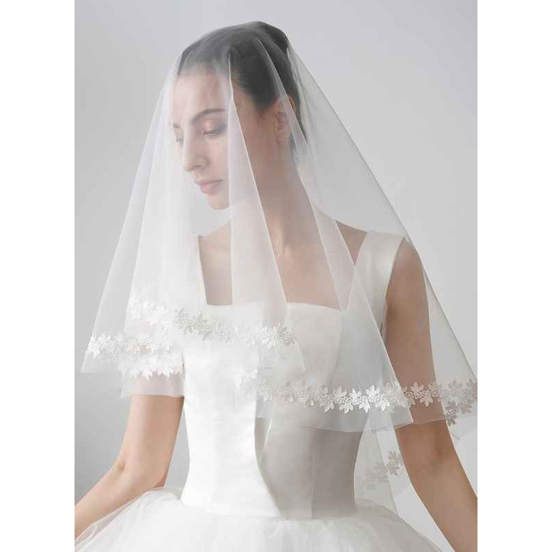 Two-tier Lace Applique Edge Fingertip Bridal Veils With Lace