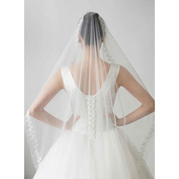 Two-tier Lace Applique Edge Fingertip Bridal Veils With Lace