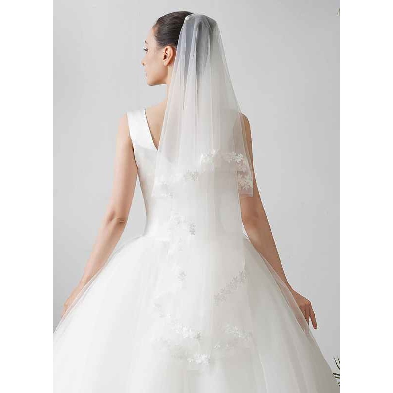 Two-tier Lace Applique Edge Fingertip Bridal Veils With Lace