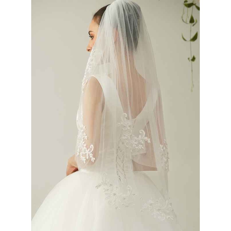 Two-tier Cut Edge Fingertip Bridal Veils With Lace