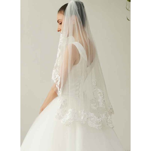 One-tier Lace Applique Edge Fingertip Bridal Veils With Lace