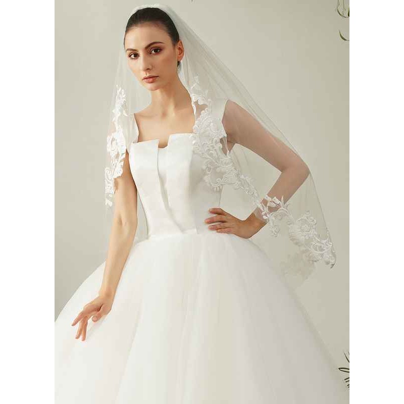 One-tier Lace Applique Edge Fingertip Bridal Veils With Lace