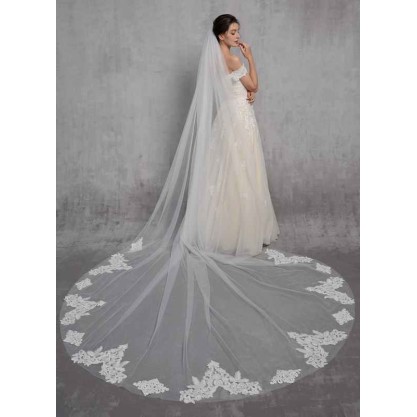 One-tier Lace Applique Edge Cathedral Bridal Veils With Lace