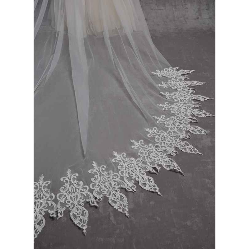 One-tier Lace Applique Edge Elbow Bridal Veils With Lace