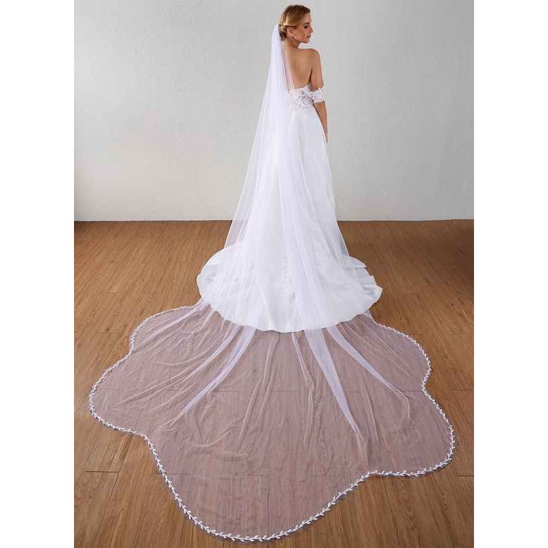 One-tier Lace Applique Edge Cathedral Bridal Veils With Lace