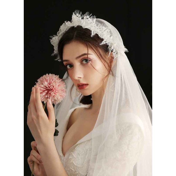 One-tier Cut Edge Fingertip Bridal Veils With Lace