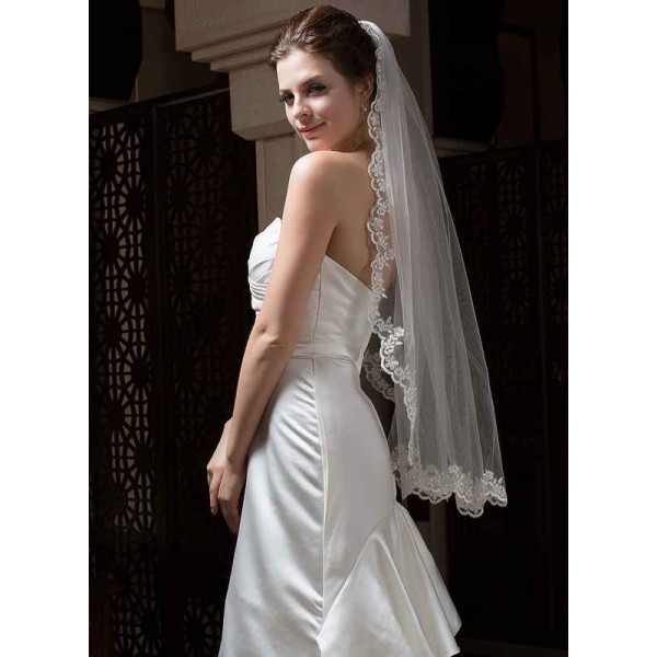 One-tier Lace Applique Edge Fingertip Bridal Veils With Lace