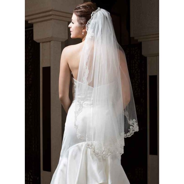 One-tier Lace Applique Edge Fingertip Bridal Veils With Lace