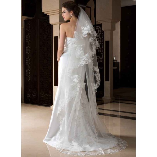 One-tier Lace Applique Edge Chapel Bridal Veils With Lace