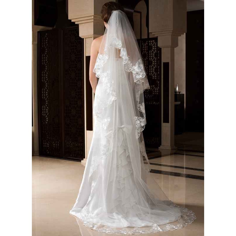 One-tier Lace Applique Edge Chapel Bridal Veils With Lace